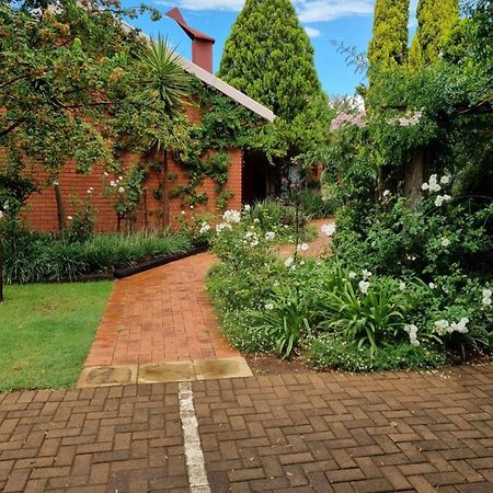 Camelia Guest House Bloemfontein Bagian luar foto