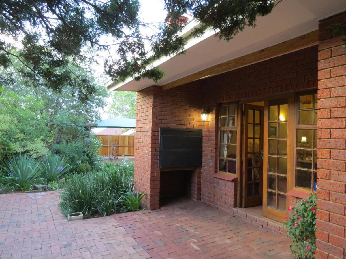 Camelia Guest House Bloemfontein Bagian luar foto