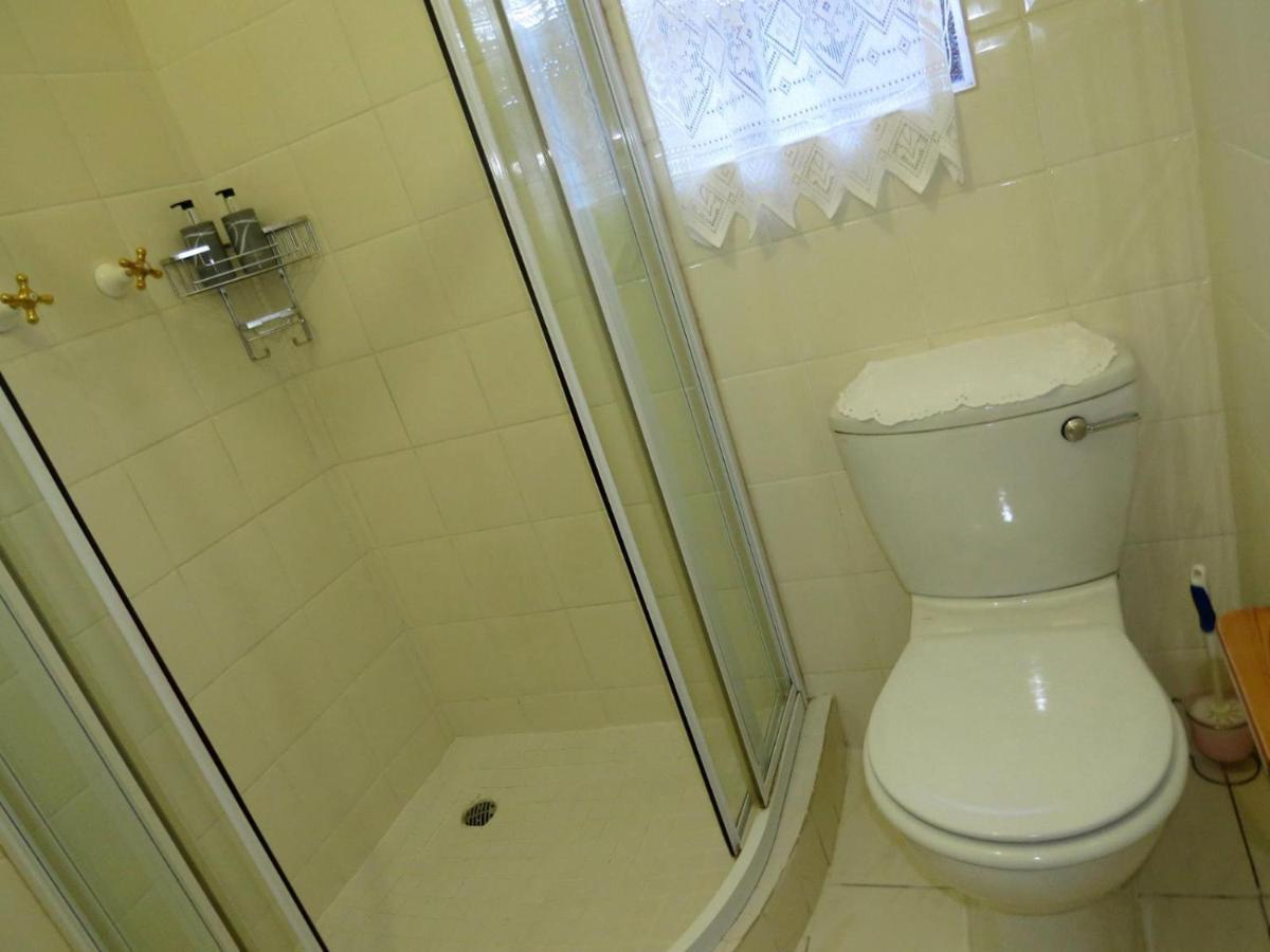 Camelia Guest House Bloemfontein Bagian luar foto