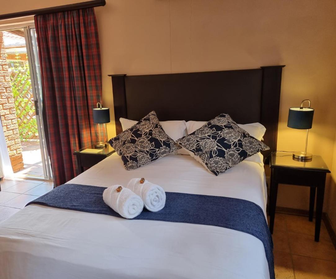 Camelia Guest House Bloemfontein Bagian luar foto