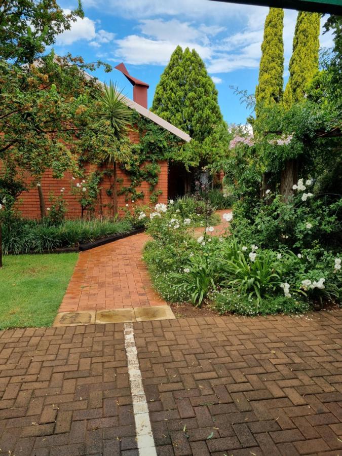 Camelia Guest House Bloemfontein Bagian luar foto