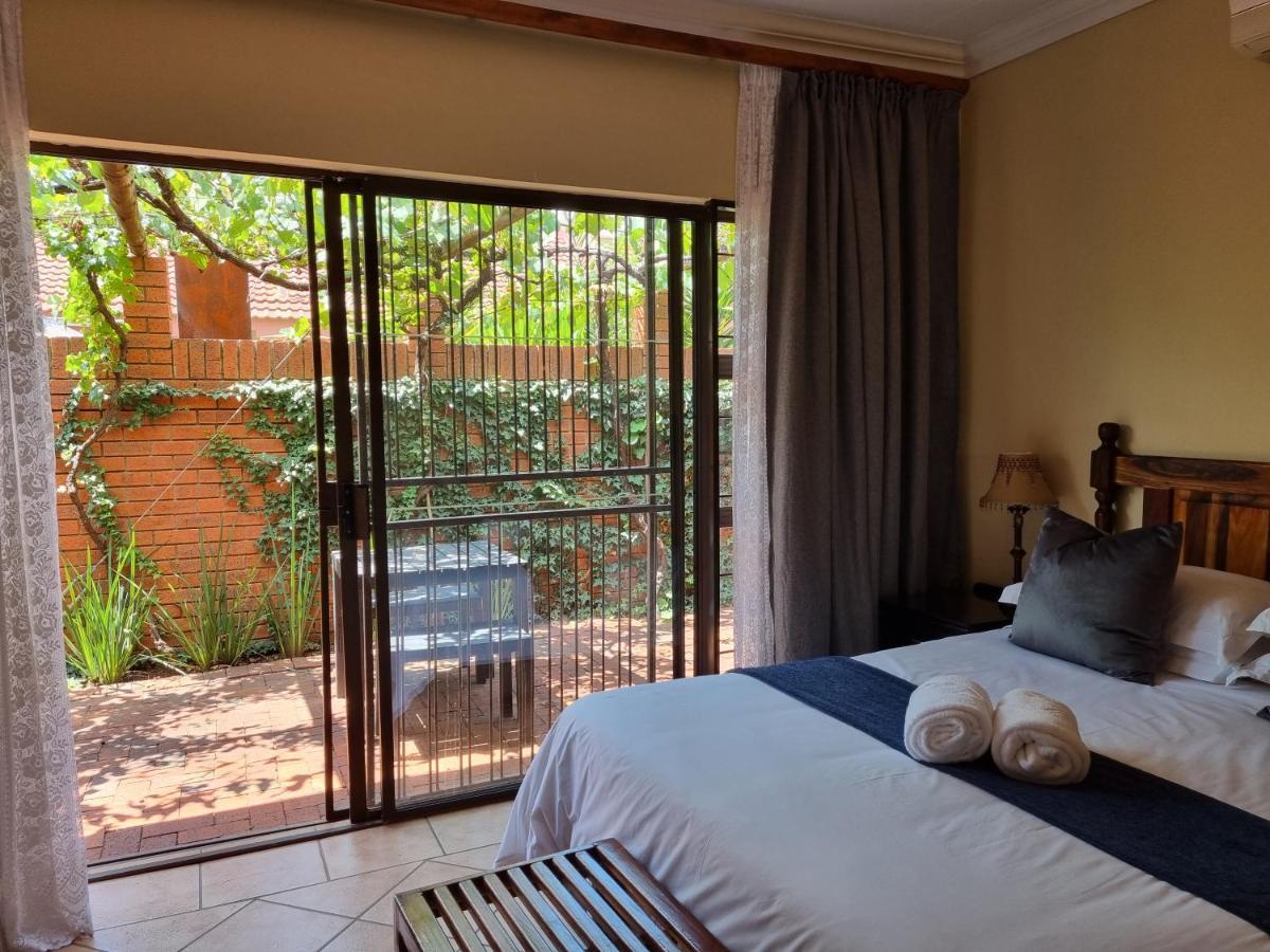 Camelia Guest House Bloemfontein Bagian luar foto