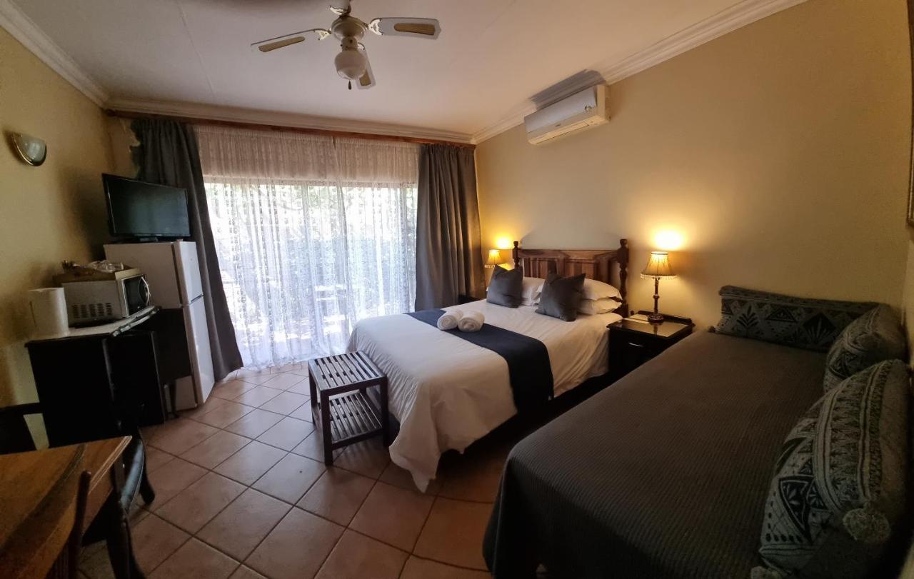 Camelia Guest House Bloemfontein Bagian luar foto