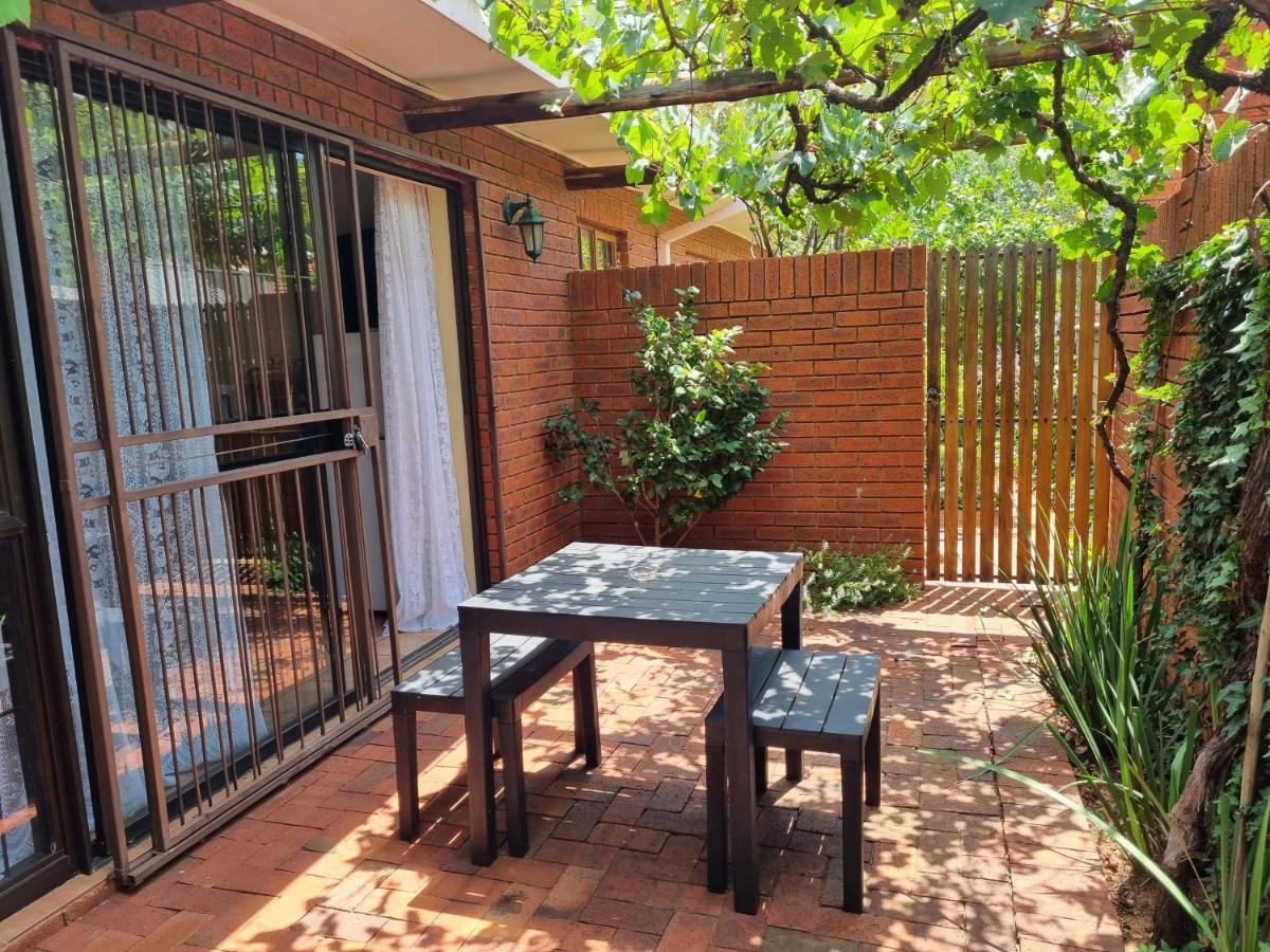 Camelia Guest House Bloemfontein Bagian luar foto