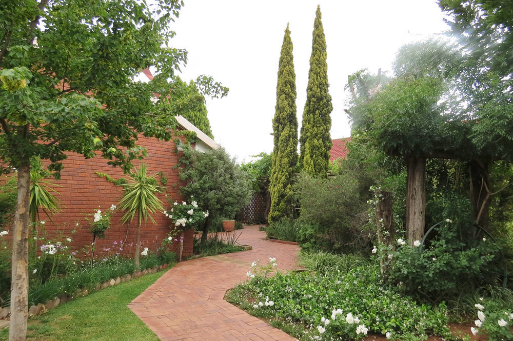 Camelia Guest House Bloemfontein Bagian luar foto