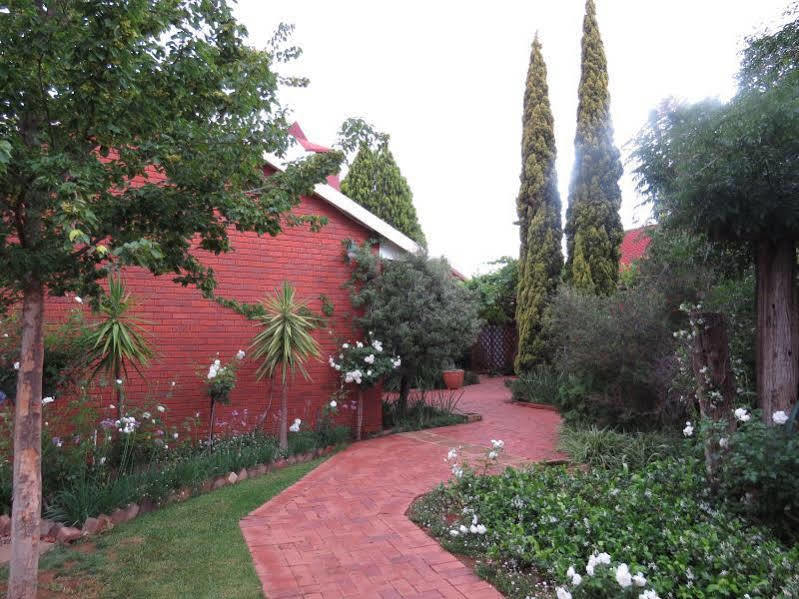 Camelia Guest House Bloemfontein Bagian luar foto