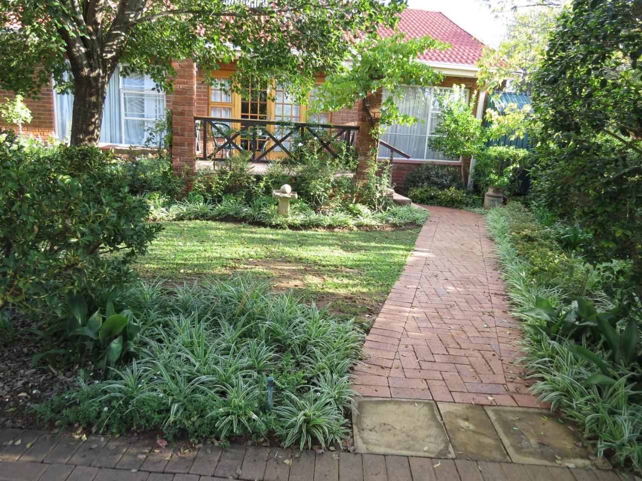 Camelia Guest House Bloemfontein Bagian luar foto