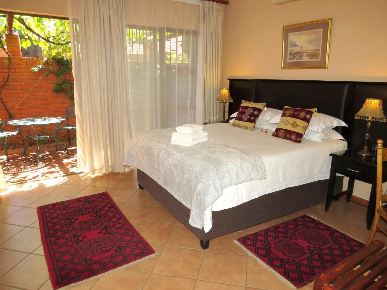 Camelia Guest House Bloemfontein Bagian luar foto