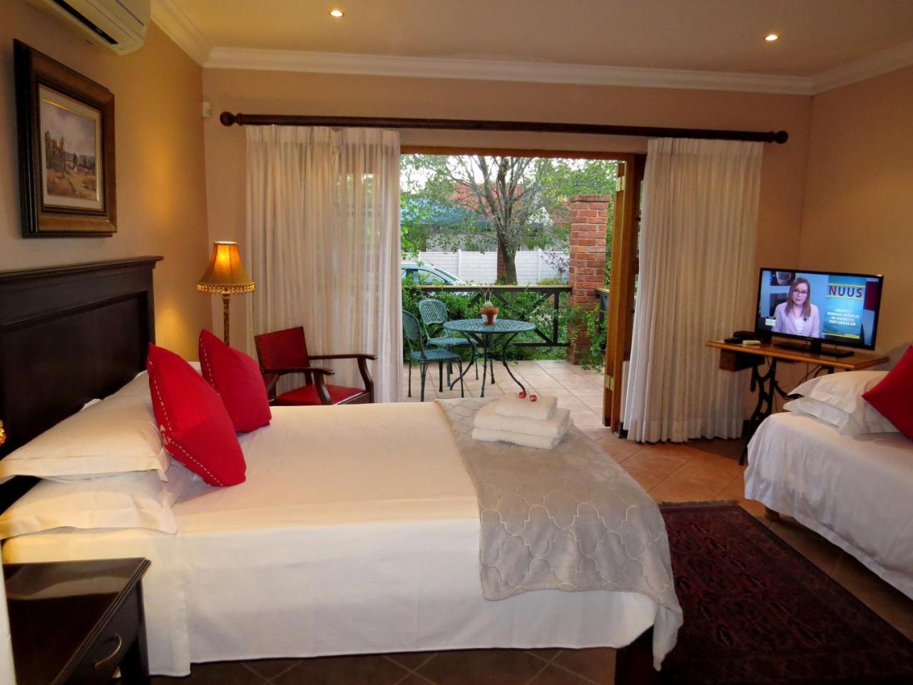 Camelia Guest House Bloemfontein Bagian luar foto