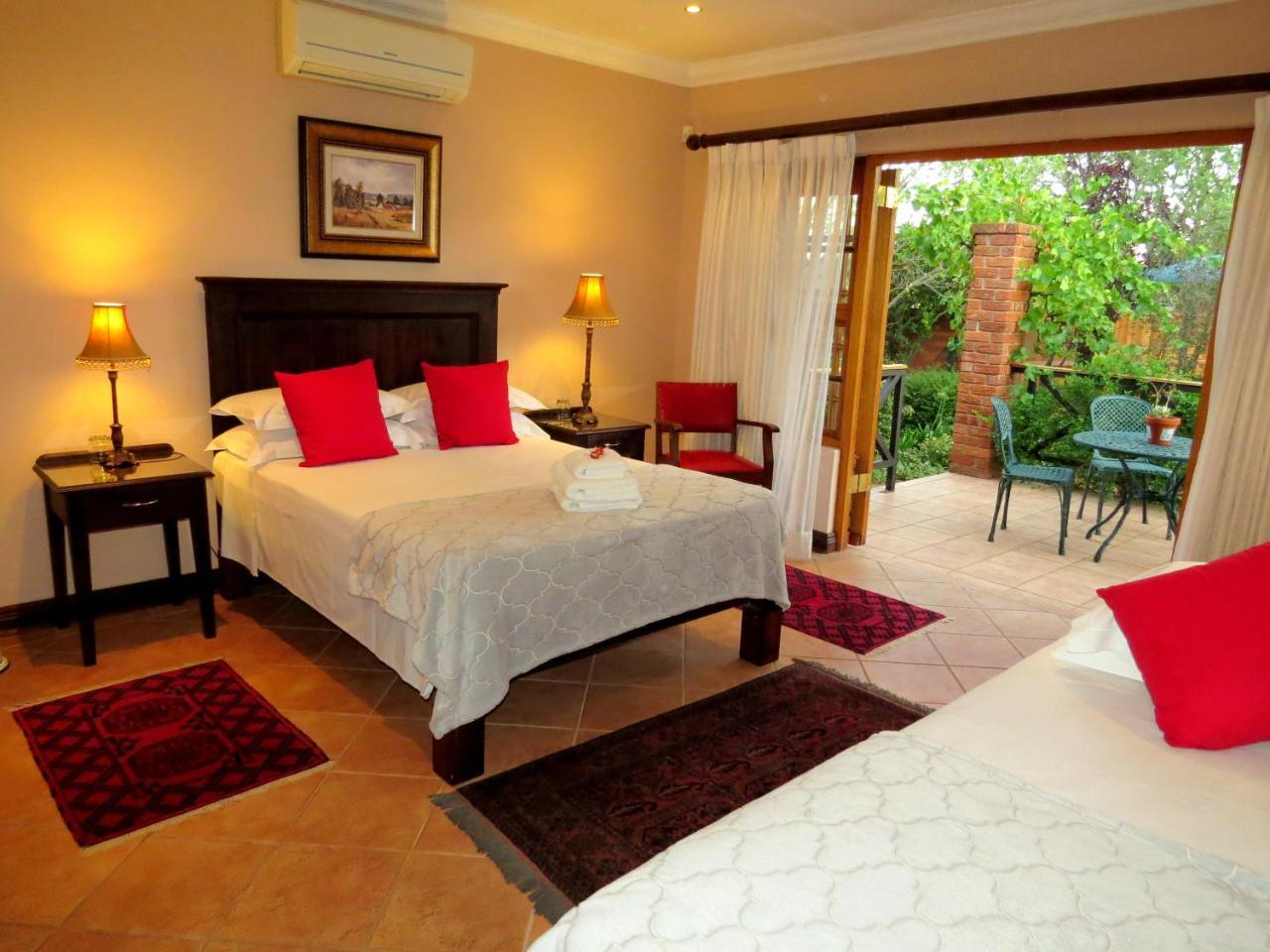 Camelia Guest House Bloemfontein Bagian luar foto