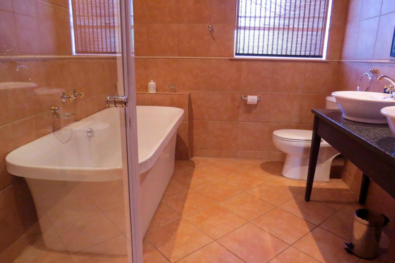 Camelia Guest House Bloemfontein Bagian luar foto