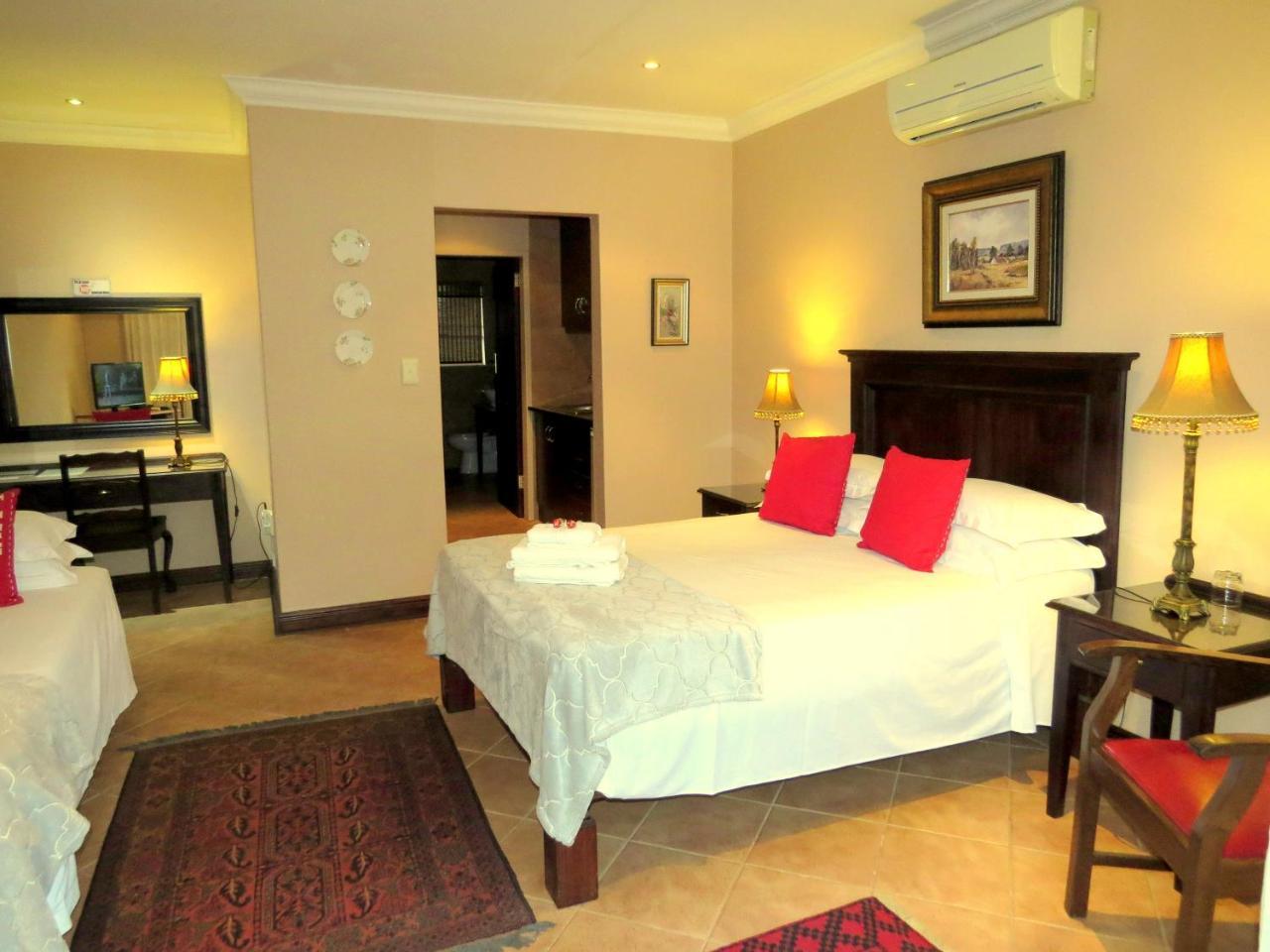 Camelia Guest House Bloemfontein Bagian luar foto