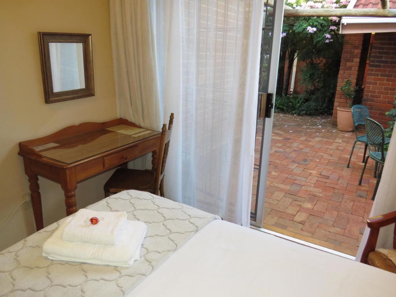 Camelia Guest House Bloemfontein Bagian luar foto