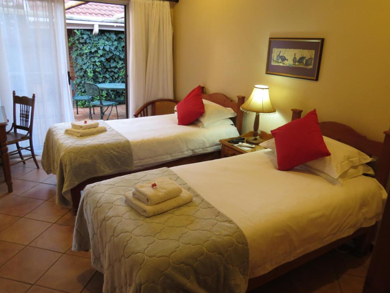 Camelia Guest House Bloemfontein Bagian luar foto