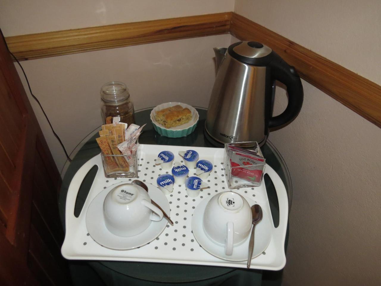 Camelia Guest House Bloemfontein Bagian luar foto